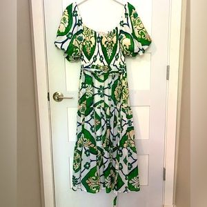 Really pretty flowy dress!